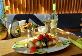 Spargel trifft Wein_ close up