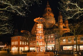 Die Pyramide auf dem Mainzer Weihnachtsmarkt &copy; Carsten Costard/Landeshauptstadt Mainz