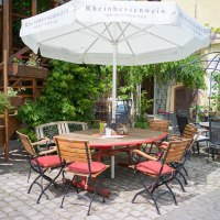 Innenhof Straußwirtschaft bei Strubs © Weingut Strub