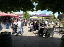 Besucher beim WeinSchirm - Hofausschank &copy; Weingut Schnabel