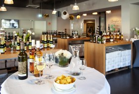 Vinothek Weinladen im Weinhotel Kaisergarten © Ullrich Knapp