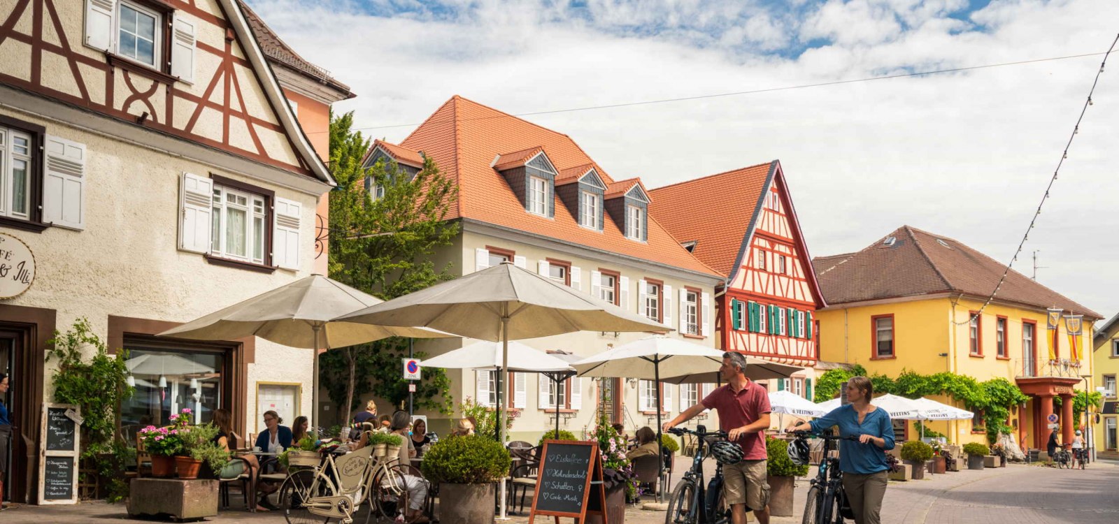 Rhine cycle path Nierstein market place, &copy; &copy; Dominik Ketz