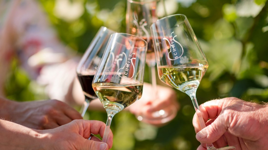 Weingut Schmitt_Ansto&szlig;en, &copy; Weingut Schmitt