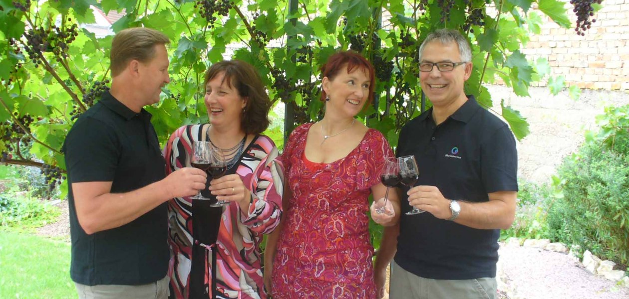 Pfaff wines Family Internet, &copy; PFAFF WEINE