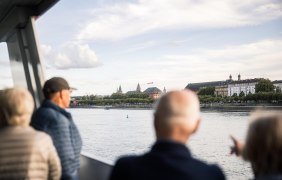 Ausblick vom Schiff auf Mainz &copy; KD Deutsche Rheinschiffahrt AG