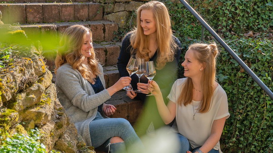 Weingut Gebert_Toechter im Weingarten, © Weingut Gebert