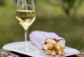 Spargel_aus_Rheinhessen_Spargel_und_Wein &copy; CCO Katja Zentel