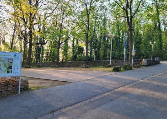 Wanderparkplatz Bismarckturm &copy; Stadt Ingelheim_uz