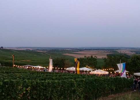 Abendlicht bei der Weinprobe zur Selzer Kerb, © Frank Hamm