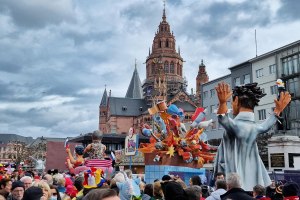 Mainzer Rosenmontagszug Motivwagen