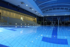 Schwimmbecken/