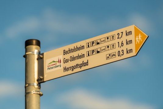Beschilderung am Kulturweg Petersberg, &copy; Dominik Ketz