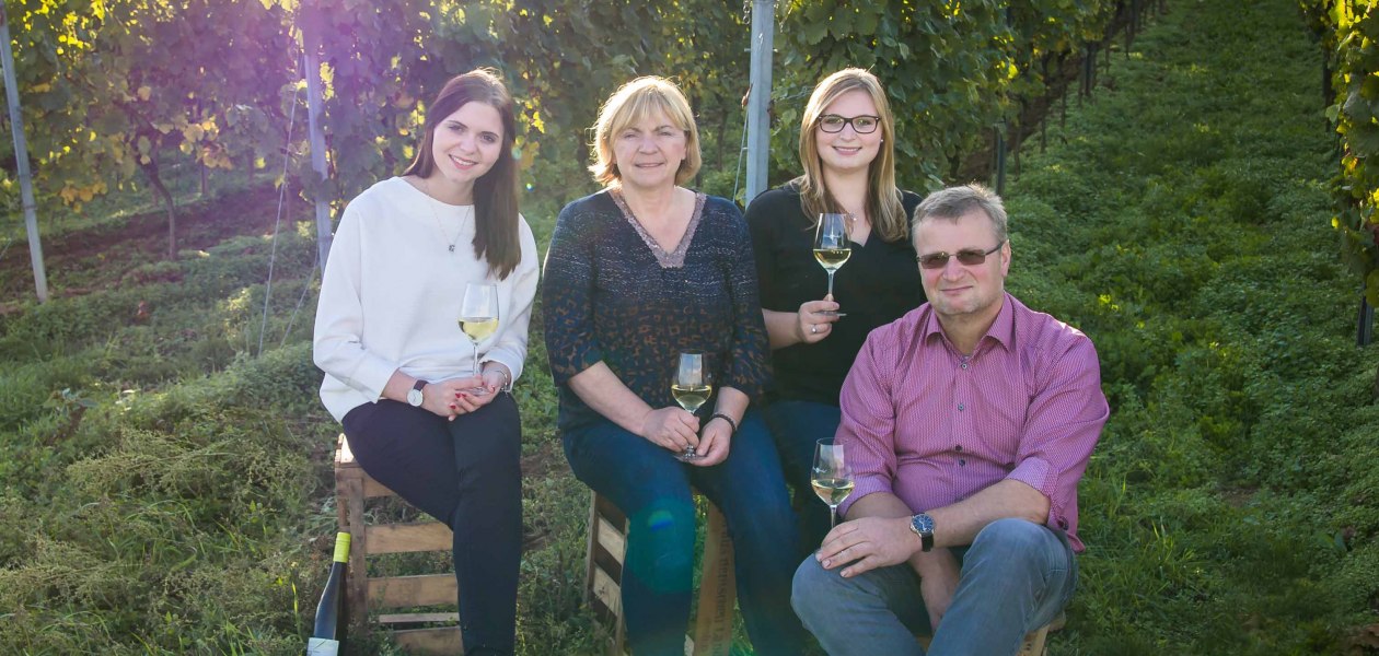winery-kopp-sternenfelserhof-family-kopp-in-vineyard-internet, &copy; Weingut Sternenfelserhof