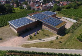 Lagerhallen Dach Weingut Huster &copy; Altez Group