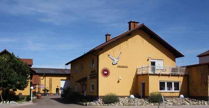 Falkenhof_Haus, &copy; Wein- und G&auml;stehaus FALKENHOF