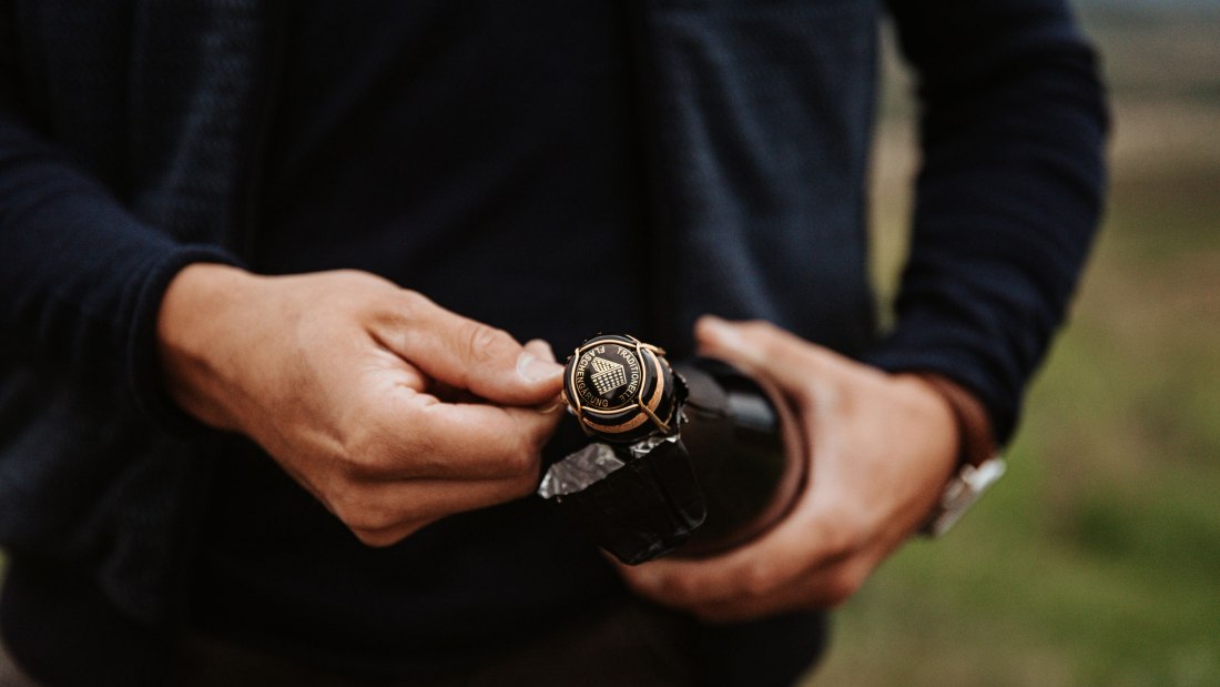 Andreas Brummund_Sektflasche öffnen, © Andreas Brummund - die WeinWerkstatt