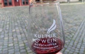 Kuweibo Glas
