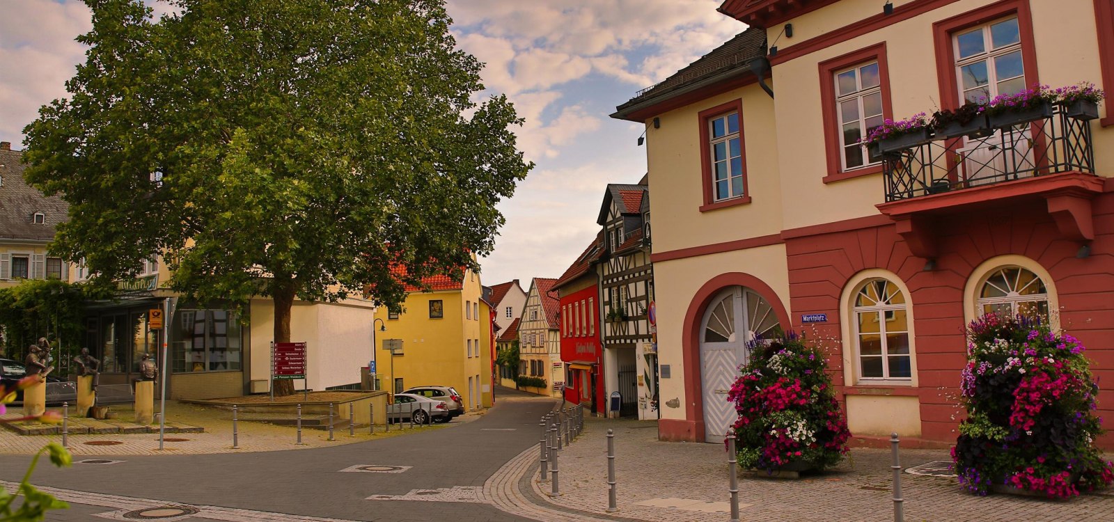 Ober-Ingelheim market square/entrance to Altegasse