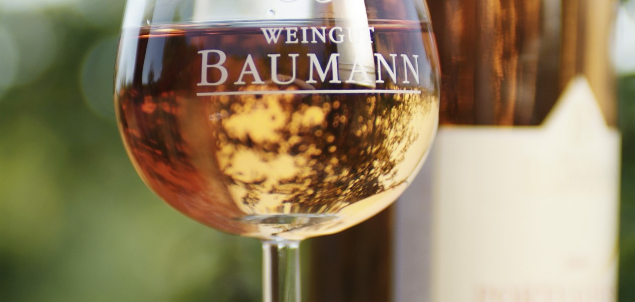Weingut Baumann_Weinglas, &copy; Weingut Baumann