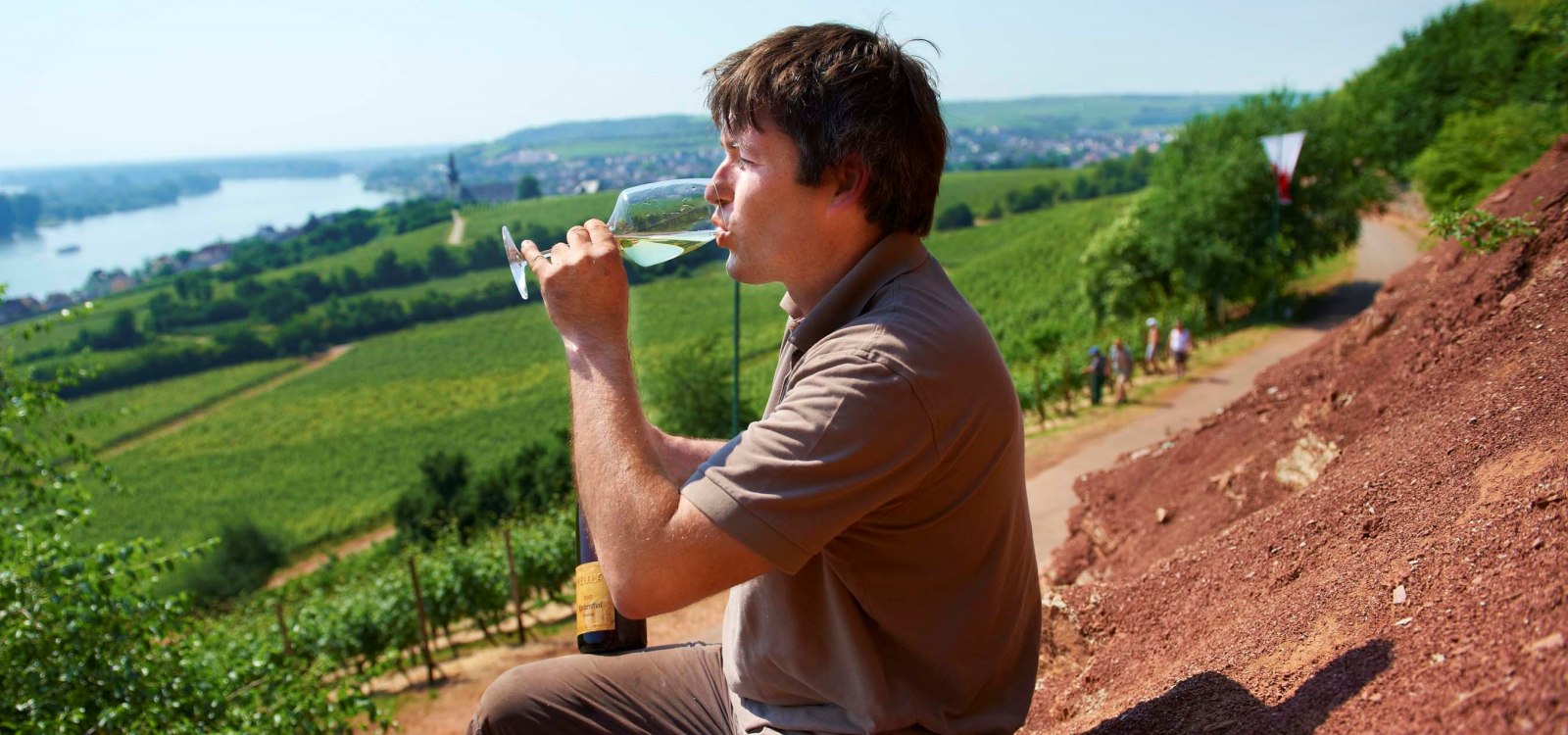 Winzer am roten Hang