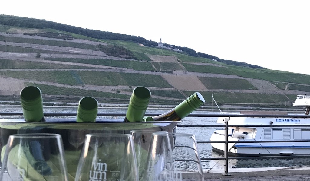 Hemmes_Gl&auml;ser und Flaschen, &copy; Hemmes