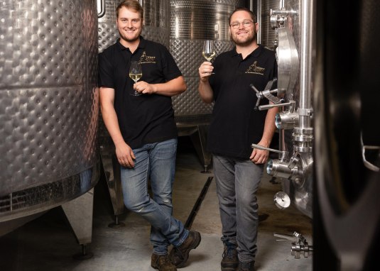 Winzer der rhh. Schweiz_W&ouml;llstein_Glas mit Logo &copy; Winzer der rhh. Schweiz_W&ouml;llstein