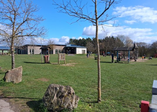 Geb&auml;ude und Spielplatz_Freizeitpark_Kuhberg &copy; Gesundheit und Tourismus