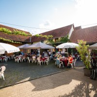 Strau&szlig;wirtschaft_Weingut Karsten Belzer_2 &copy; Clemens Hess Fotografie