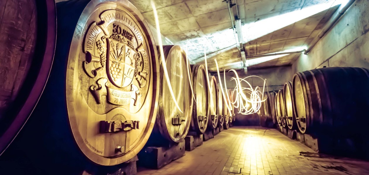 Weingut Hagemann_Weinkeller mit Lichteffekten, &copy; Weingut Hagemann