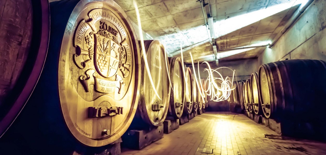 wijnkelder-met-lichteffecten, &copy; Weingut Hagemann