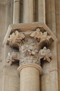 Blattkapitell © Dr. Luzie Bratner, Mainz