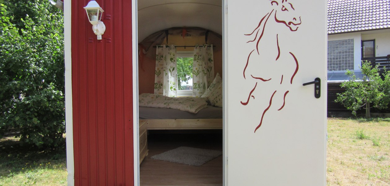 08_ overnachting in bouwvoertuig, &copy; Weingut Bernhard