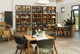 Vinothek im Weingut Paulinenhof &copy; Carsten Costard