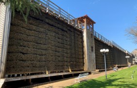 Gradierwerk im Kurpark Bad Münster am Stein