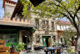 Vino-Strauß im Burghof Oswald