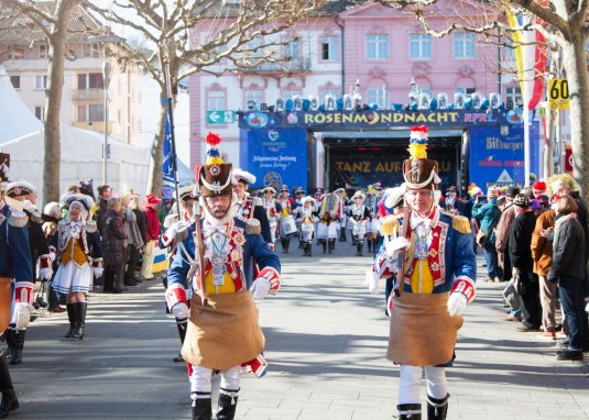 Parade der n&auml;rischen Garden &copy; (c)mainzplus CITYMARKETING_FotoFarmer