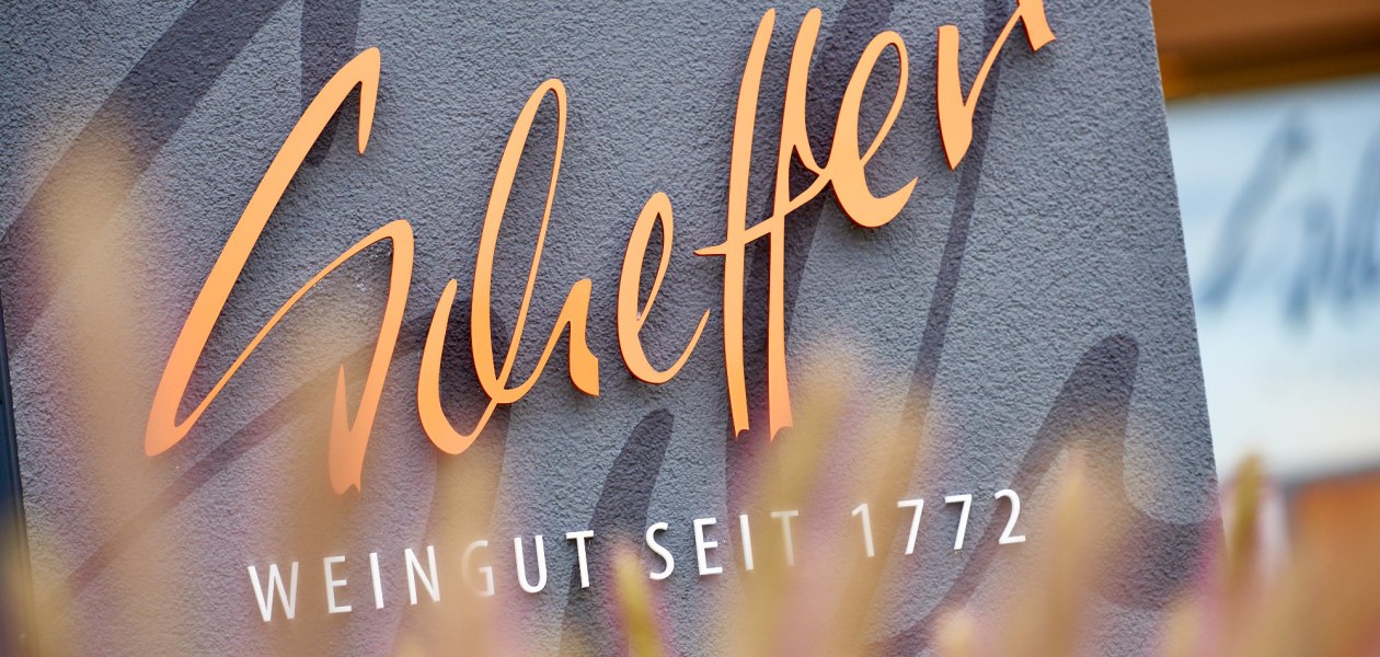 Weingut Scheffer_Schriftzug, © Weingut Scheffer