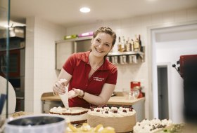 Veronika St&ouml;hr in Veronikas Weincaf&eacute;, Landhotel Klostereck Flonheim