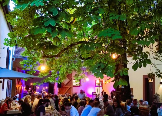 Einkehr im Hof &copy; Heike Blass