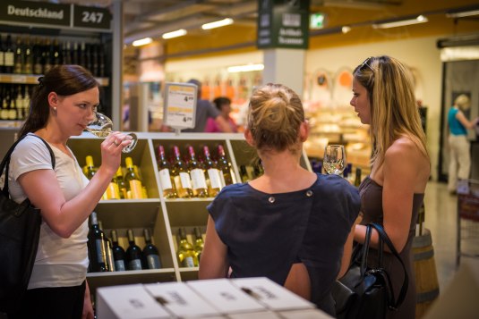 Weine im Supermarkt, &copy; Rheinhessenwein e.V. / Peter Muth