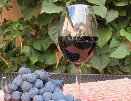 Weingut Margaretenhof_Sir Henry im Glas, &copy; Weingut Margaretenhof