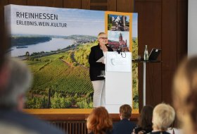 Tourismustag Rheinhessen 2019. Gru&szlig;wort Dorothea Sch&auml;fer. Landr&auml;tin Landkreis Mainz-Bingen &copy; Carsten Costard