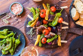 Foodistas_Wildschweinbratwurst-Schaschlik