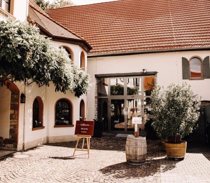 Weingut Hahn_Eingang, &copy; Eventlocation Weingut Hahn