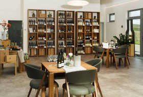 Vinothek im Weingut Paulinenhof &copy; Carsten Costard
