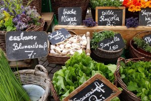 Marktstand mit Gemüse, © Brigitte Wagner auf Pixabay