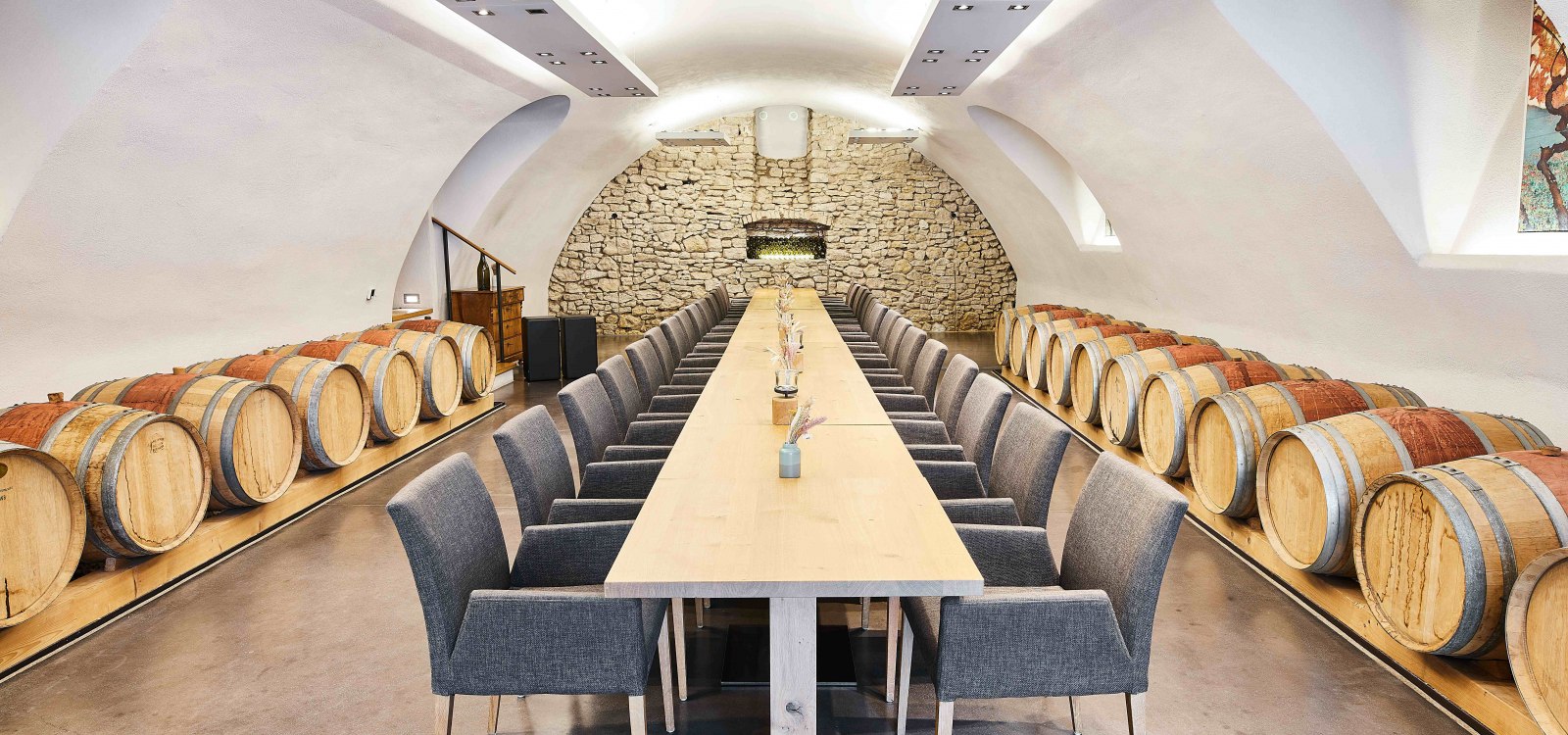 Wasems Kloster Engelthal Tagen mit Barriquef&auml;ssern, &copy; Weingut Wasem