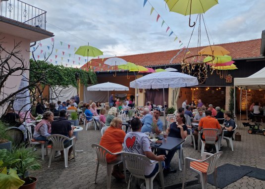 Faust's Weintheke &copy; Weingut Faust
