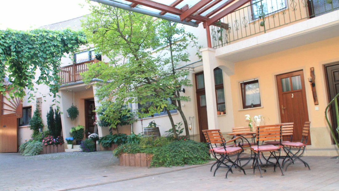 Weingut Z&ouml;ller_Innenhof, &copy; Weingut Z&ouml;ller