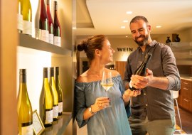 Weinlounge im Weingut M&uuml;ller Weinprobe, &copy; Dominik Ketz